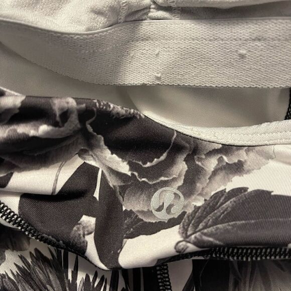 Lululemon Shelf bra Workout Tank top 2 - Picture 3 of 3